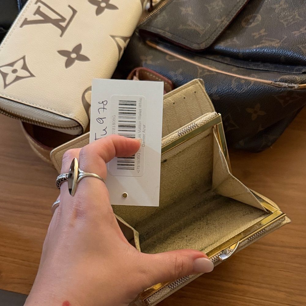Louis Vuitton Cream and Gray Checkered Wallet - Picture 4 of 5